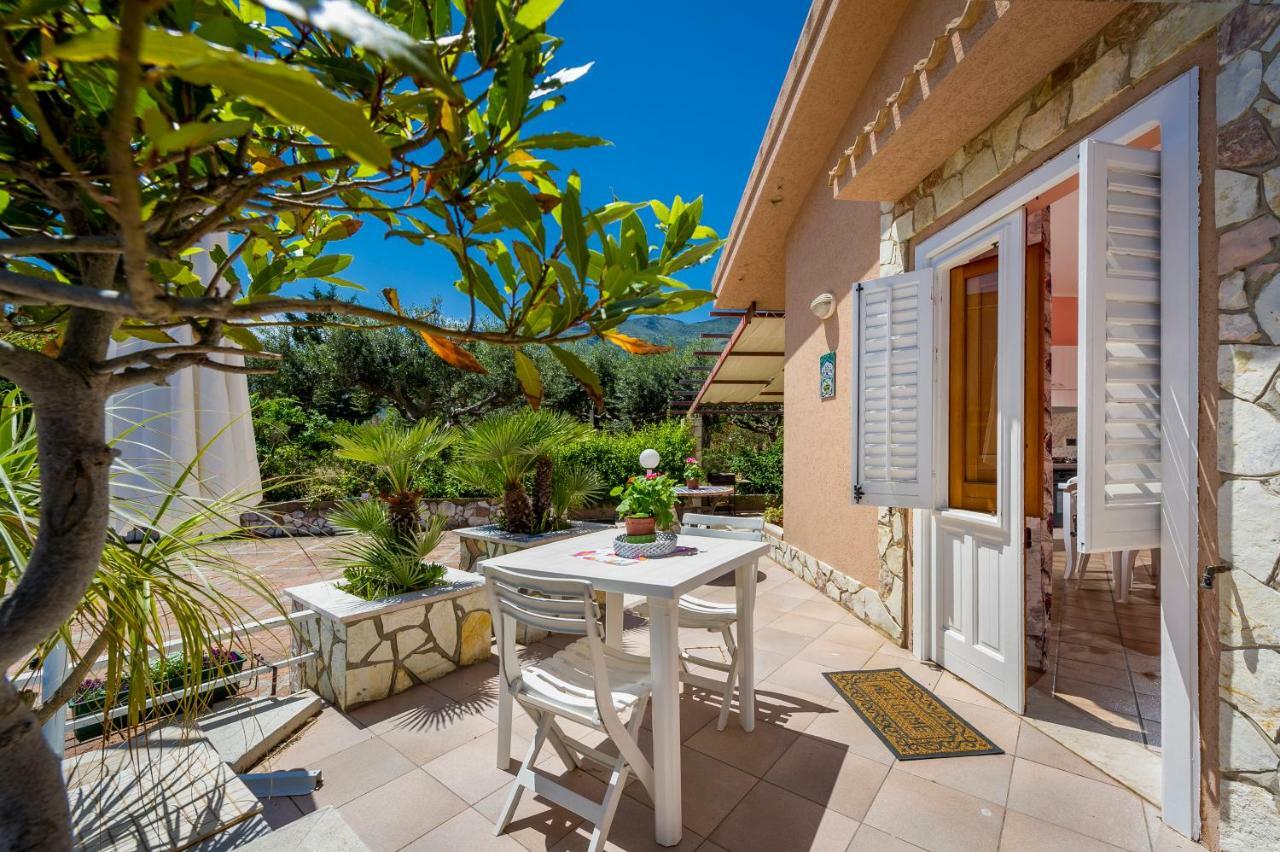 Villa Oasi Del Relax 卡斯泰拉马莱 外观 照片