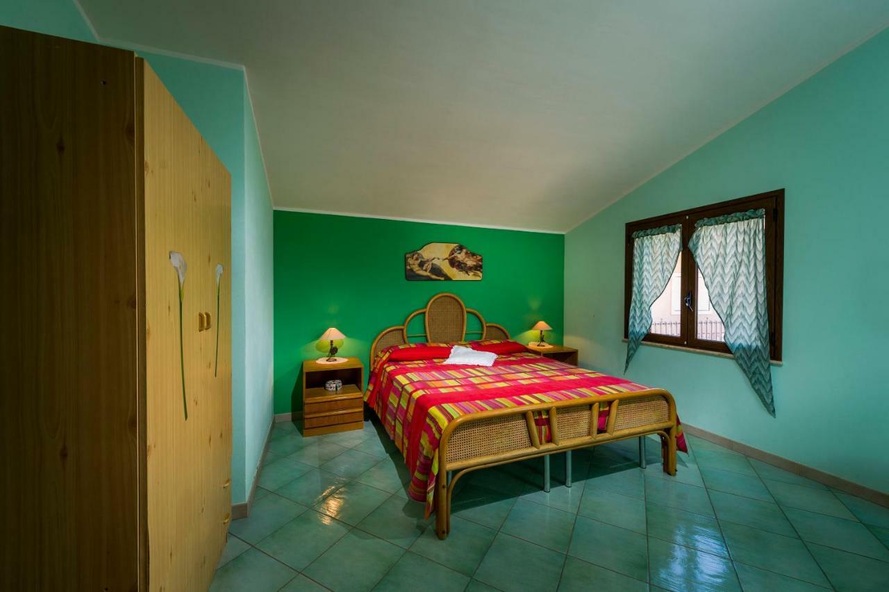 Villa Oasi Del Relax 卡斯泰拉马莱 外观 照片