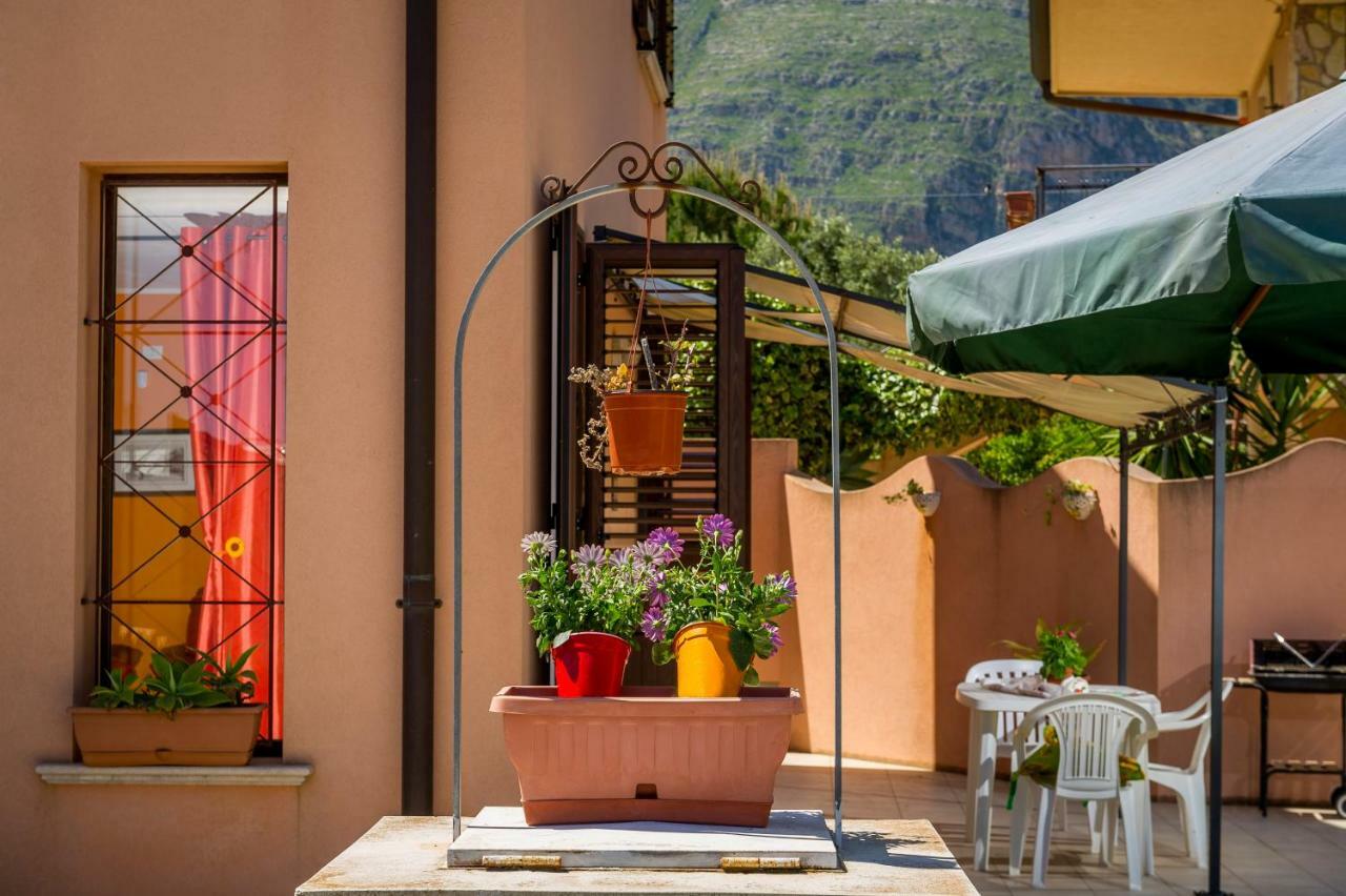 Villa Oasi Del Relax 卡斯泰拉马莱 外观 照片