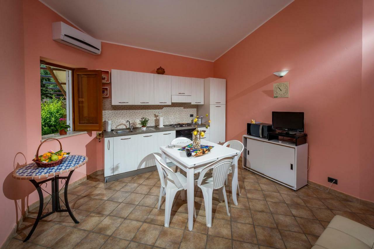 Villa Oasi Del Relax 卡斯泰拉马莱 外观 照片