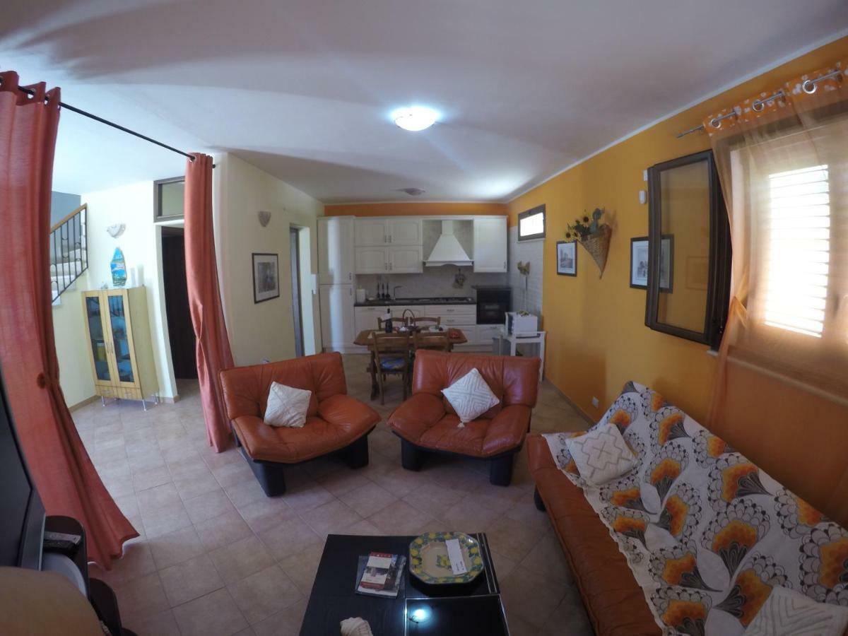 Villa Oasi Del Relax 卡斯泰拉马莱 外观 照片