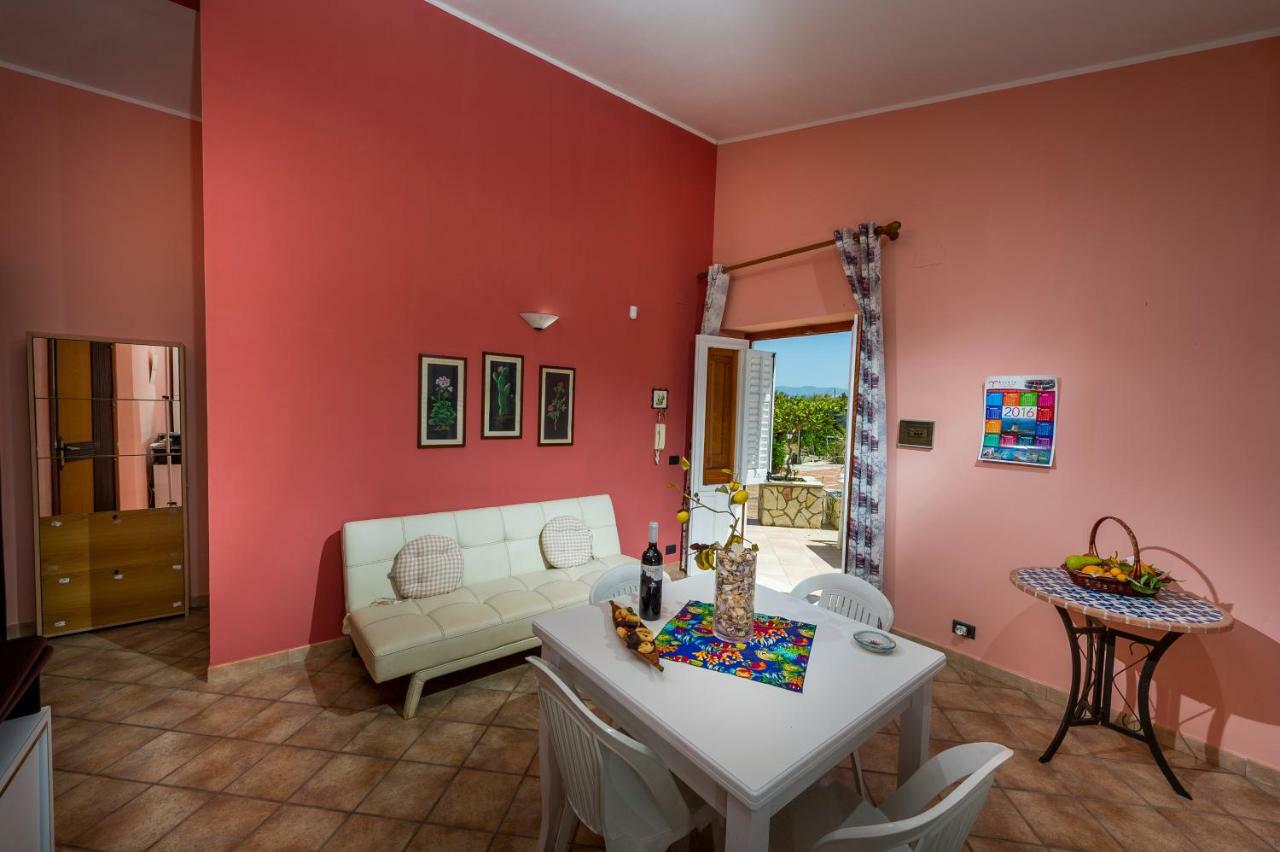 Villa Oasi Del Relax 卡斯泰拉马莱 外观 照片